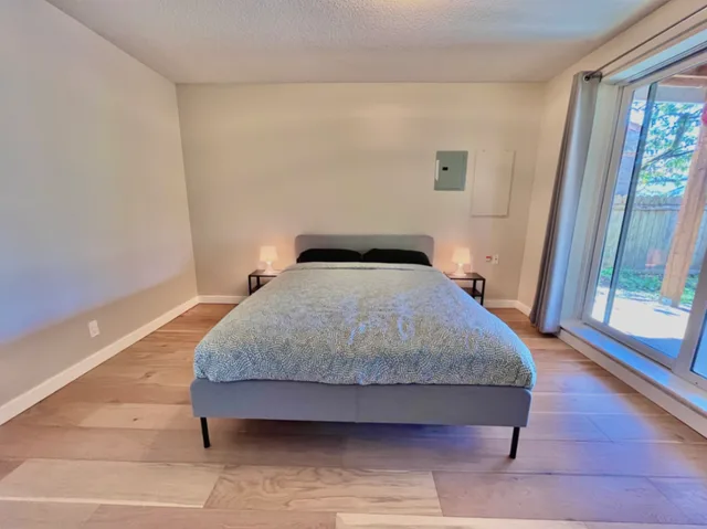 2 bedroom suite 400m from Lions Gate Hospital